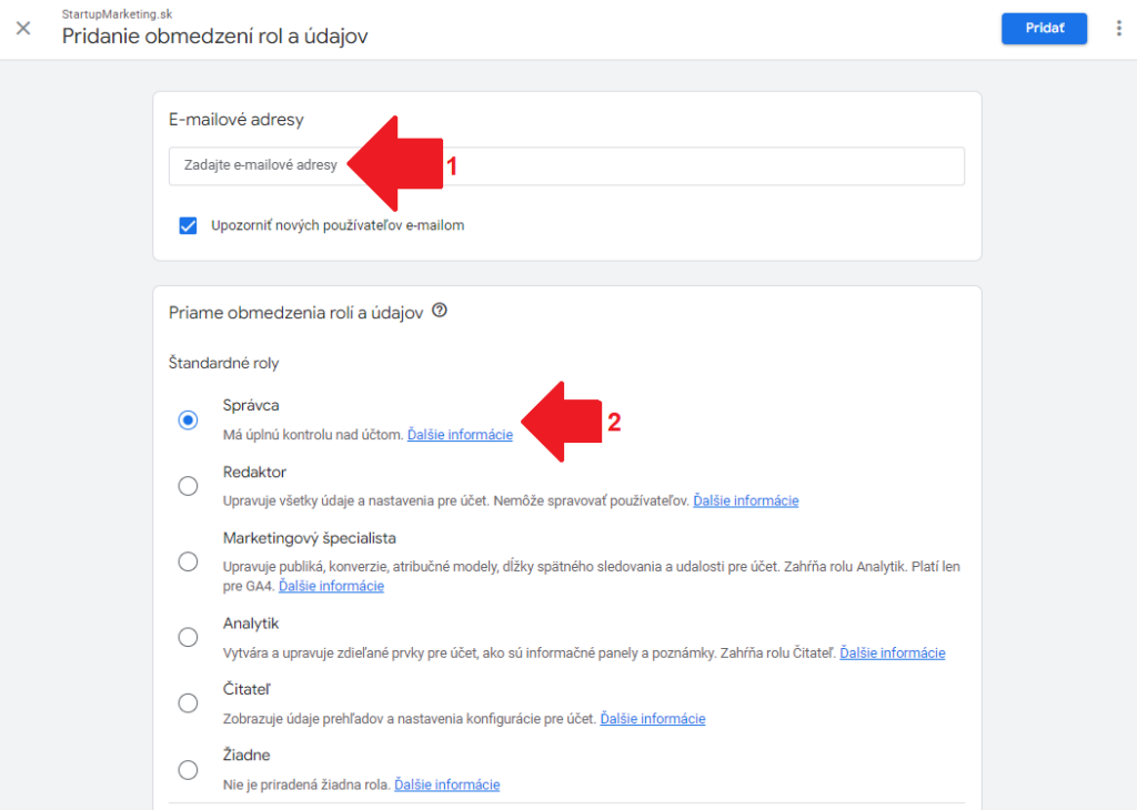 Vyplnenie emailu a úroveň prístupu pre nového admina v účte Google Analytics.
